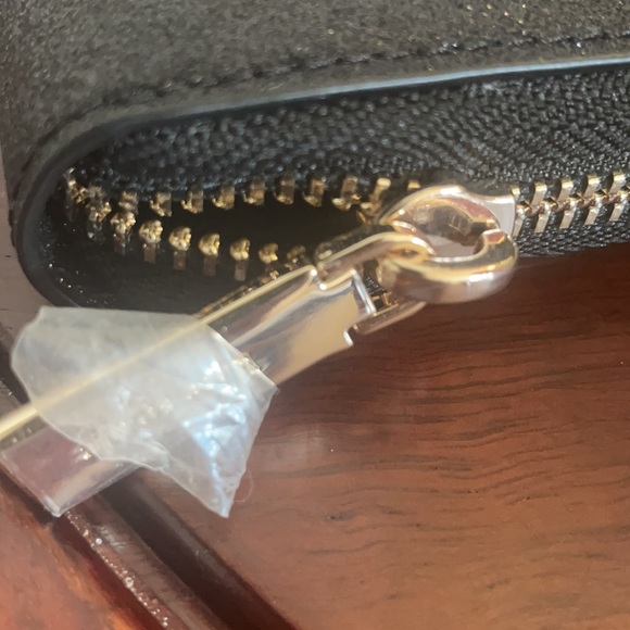 Kate Spade Long Wallet - Picture 3 of 9